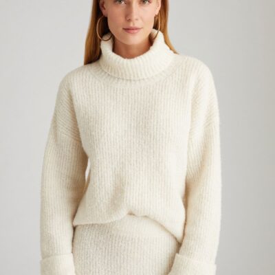 Women 525 America  | Vida: Boucle Turtleneck Pullover