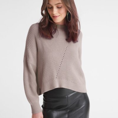 Women 525 America  | Charli: Hi-Lo Crewneck Pullover